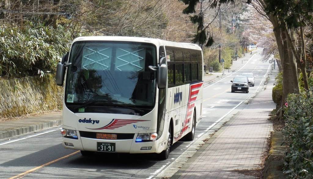 二人で車窓を楽しみ
直通バスで箱根へ / 1