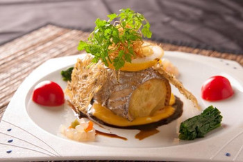 「海鮮割烹あたご」 料理 22077962 太刀魚のポテト焼・オランディーズソースで950円