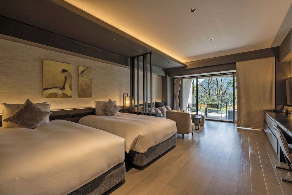 プライベートテラスの客室露天風呂から強羅の自然を堪能3482609