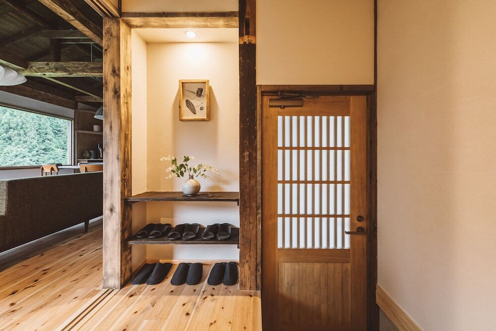 崖の家 KONAGATA 1 入口