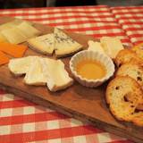 屋根裏のパリ食堂（ヤネウラノパリショクドウ）