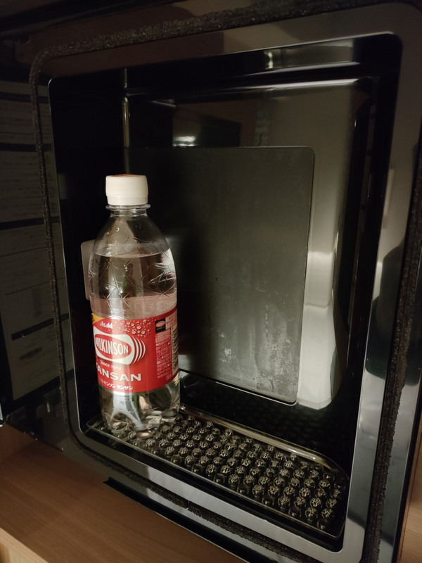 この冷蔵庫には驚いた。ほとんど何も入らない。