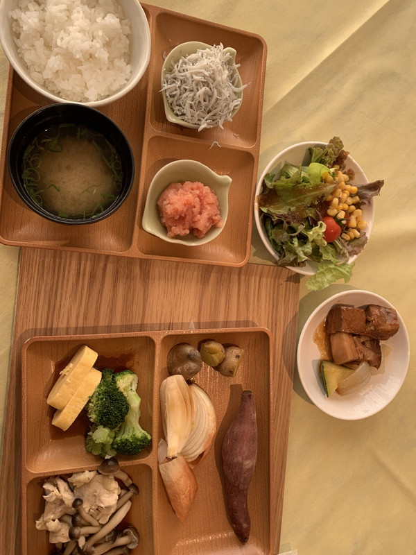 朝食
