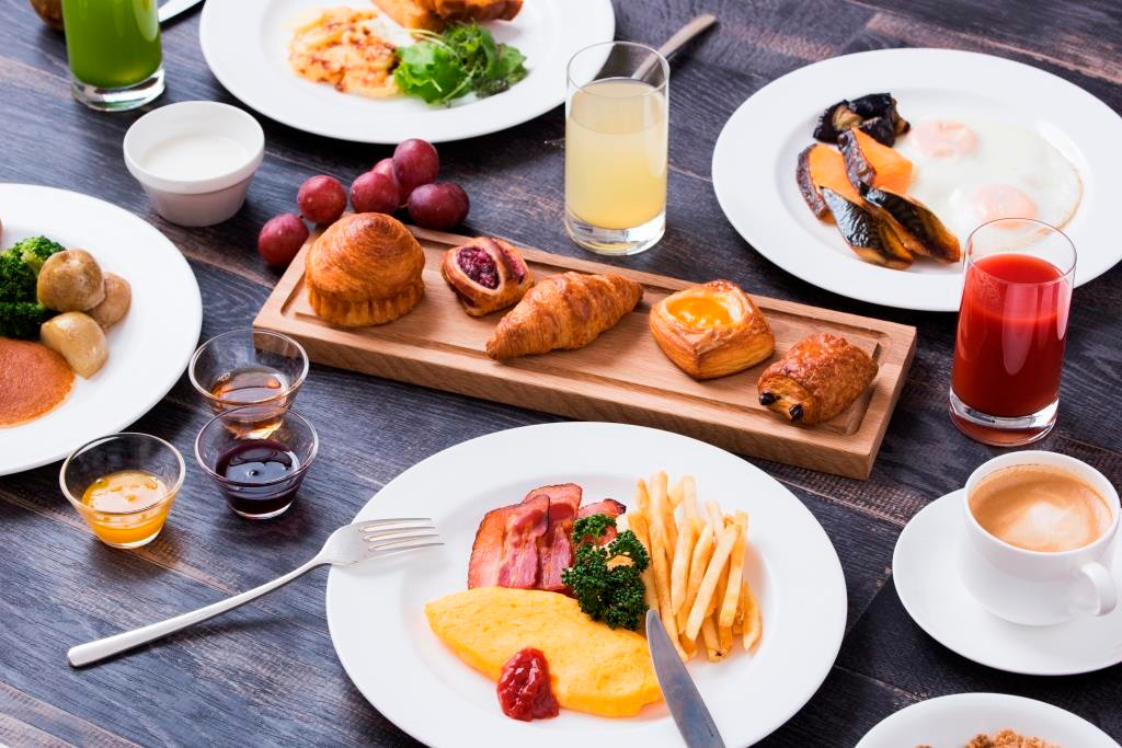 焼き立てオムレツ、ふわふわのデニッシュ。早起きしたくなる朝ごはん4058452