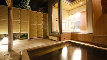 「別邸水の星」1階　温泉露天風呂付特別室　露天風呂　夜景 / 7