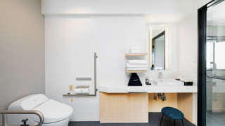 ユニバーサルトリプル (禁煙) シャワーブースのみ