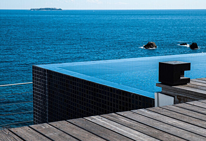 目の前には相模湾。インフィニティプール付き客室はグループにおすすめ4042974