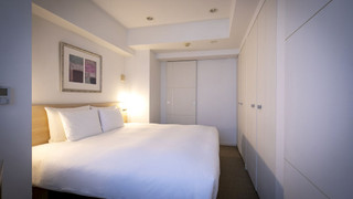 スイートルーム キングベッド 1 台 禁煙(3名利用の場合、エキストラベッド付)