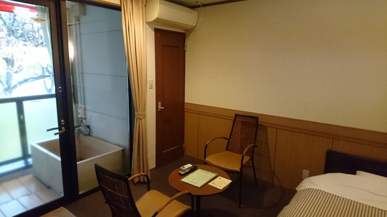 一番安い部屋ですが、ベランダに温泉風呂あり