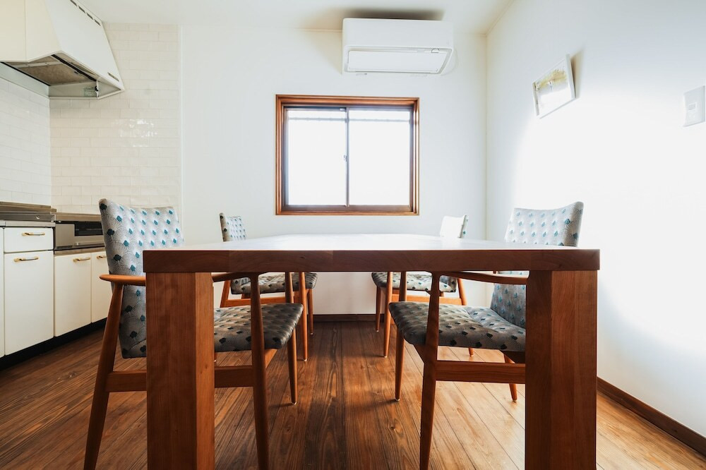 客室内のダイニングエリア