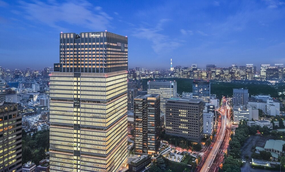 夜景ビューのラウンジバーで2人の記念日をお祝い4044251