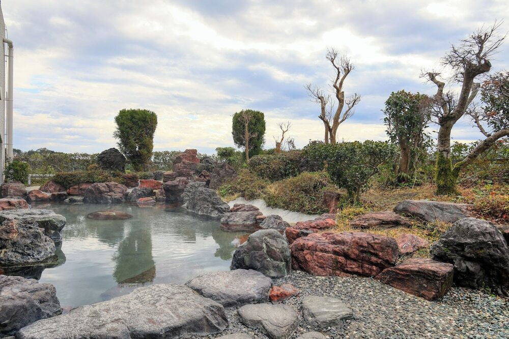 庭園を望む露天風呂で贅沢なひとときを3550872