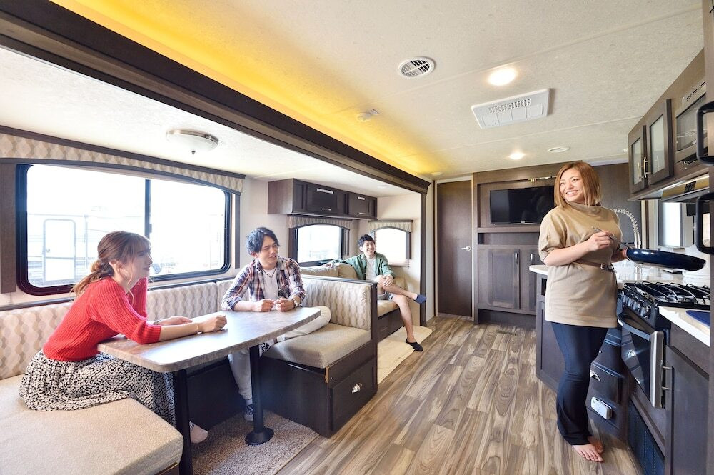 客室内のダイニングエリア