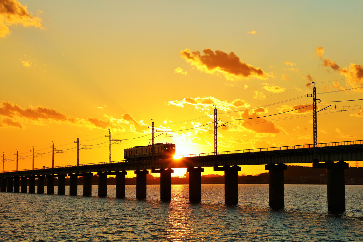 茨城県　夕暮れの北浦橋梁と電車
