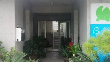 施設の入り口 / 14