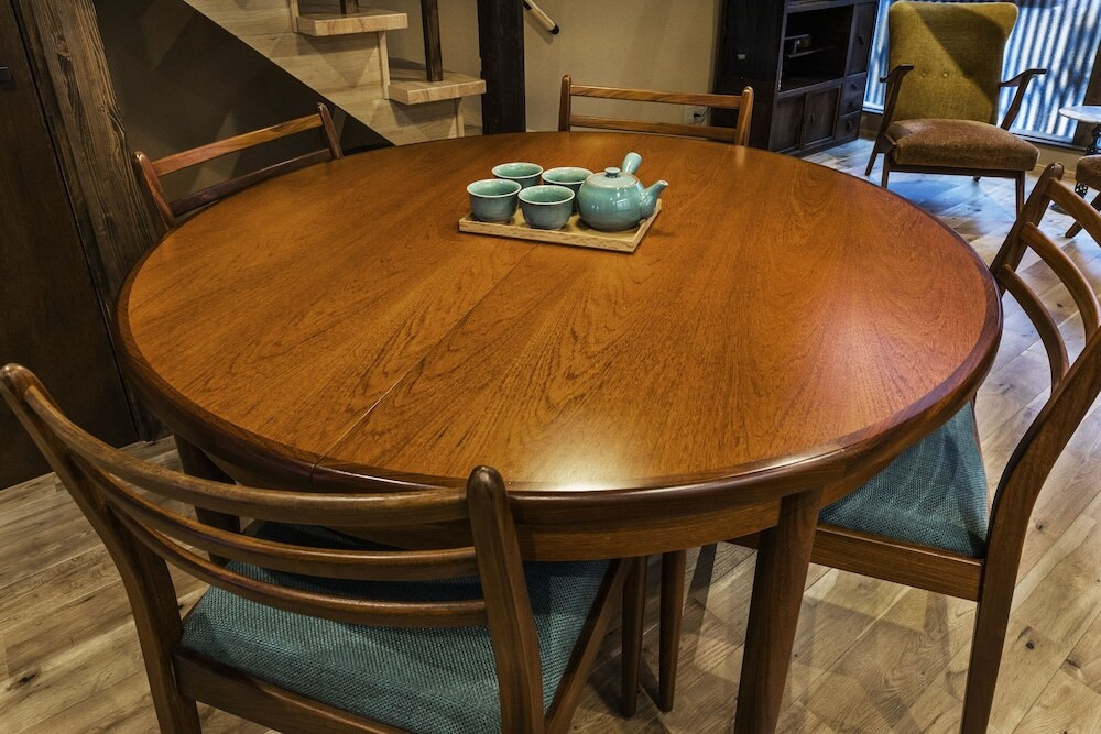 客室内のダイニングエリア