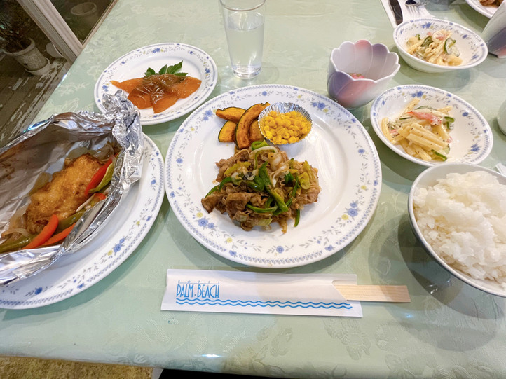 「パームビーチ」 料理 189729689 初日のメニュー。白身魚のホイル焼きはバターが効いていてご飯が進みました