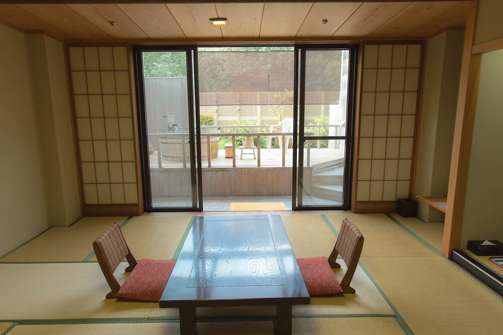 山中の一軒宿で温泉と美食を堪能3849134