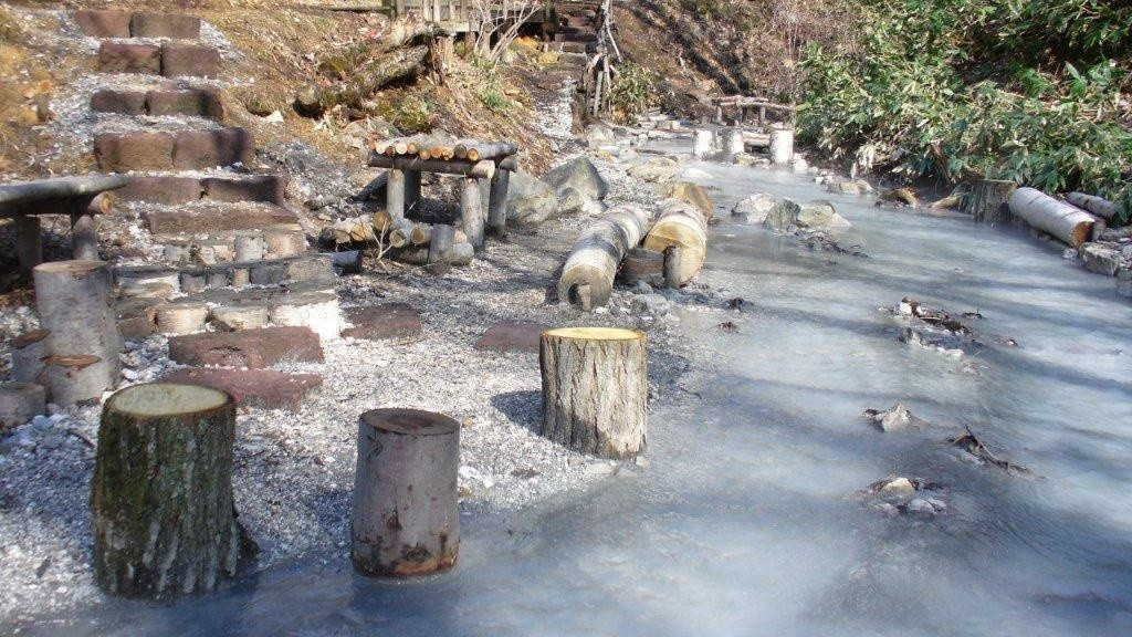 大湯沼川天然足湯