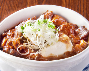 「くいしん坊 大将」料理 679986 濃厚赤味噌仕立て　名物　牛すじ＆もつ煮込み