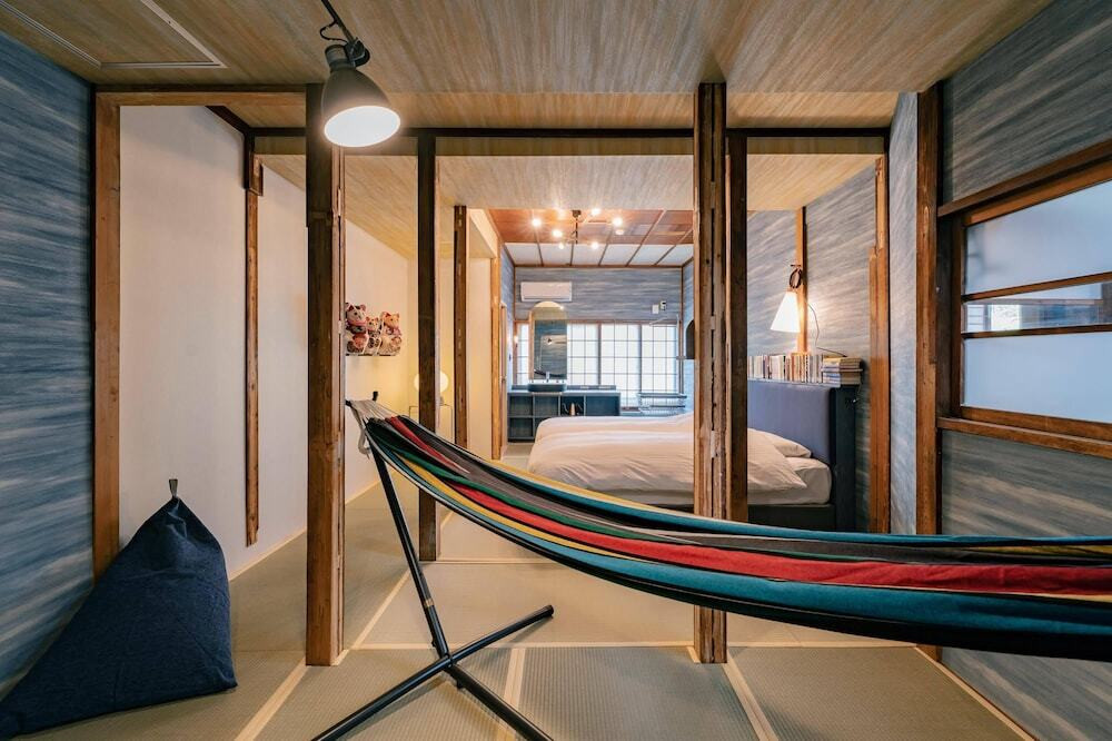 夢心地の非日常感。レトロとモダンが融合したキュートさが魅力3421328