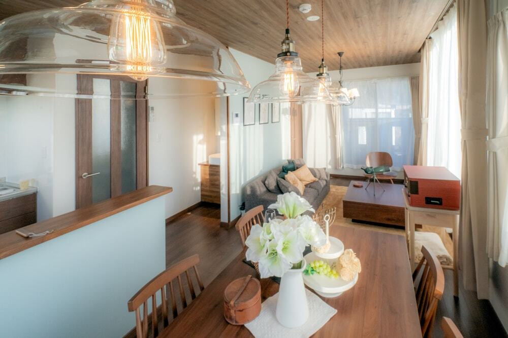 客室内のダイニングエリア