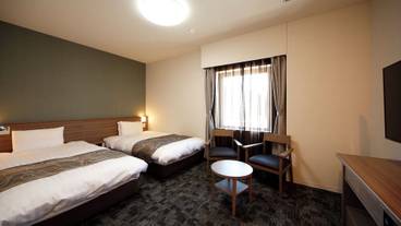 客室 / 8