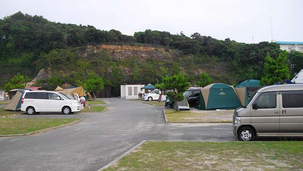 RV またはトラック用駐車場