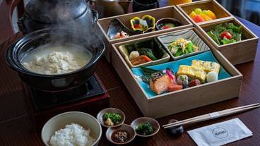 朝食は全室員ルームダイニング / 2