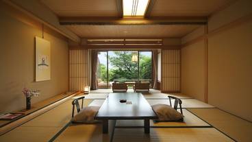 客室内のダイニングエリア / 24