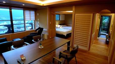 客室内のダイニングエリア / 11