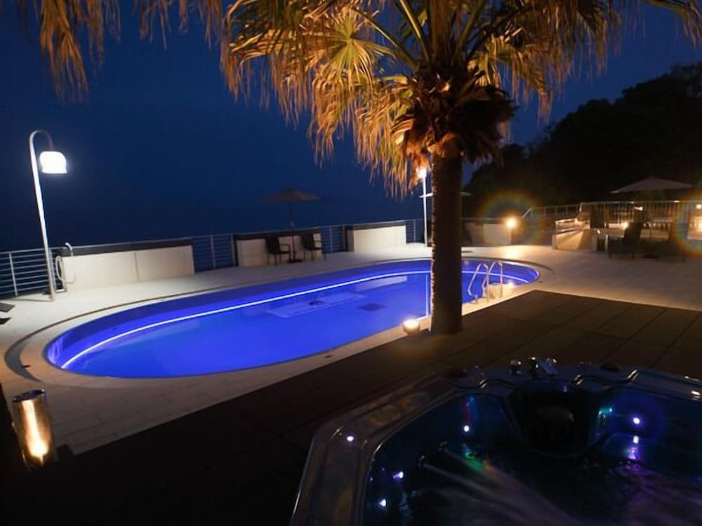 屋内 / 屋外プール