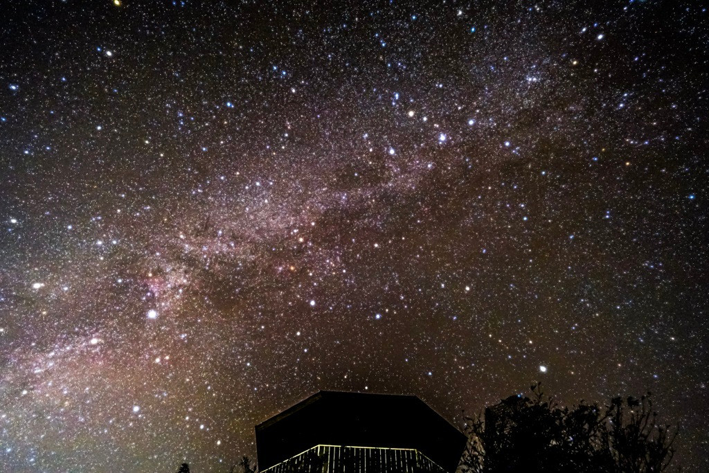夜空を見上げると感動的な景色が！3645588