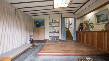 内部エントランス / 2