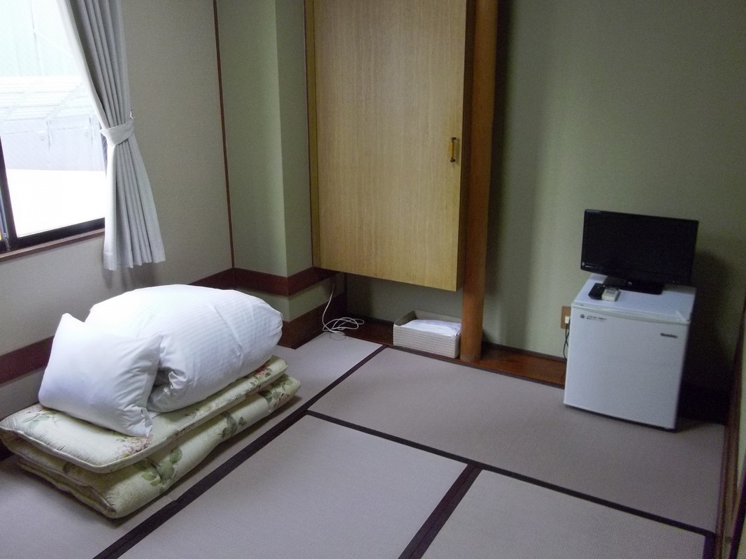 和室６畳　意外と狭い…