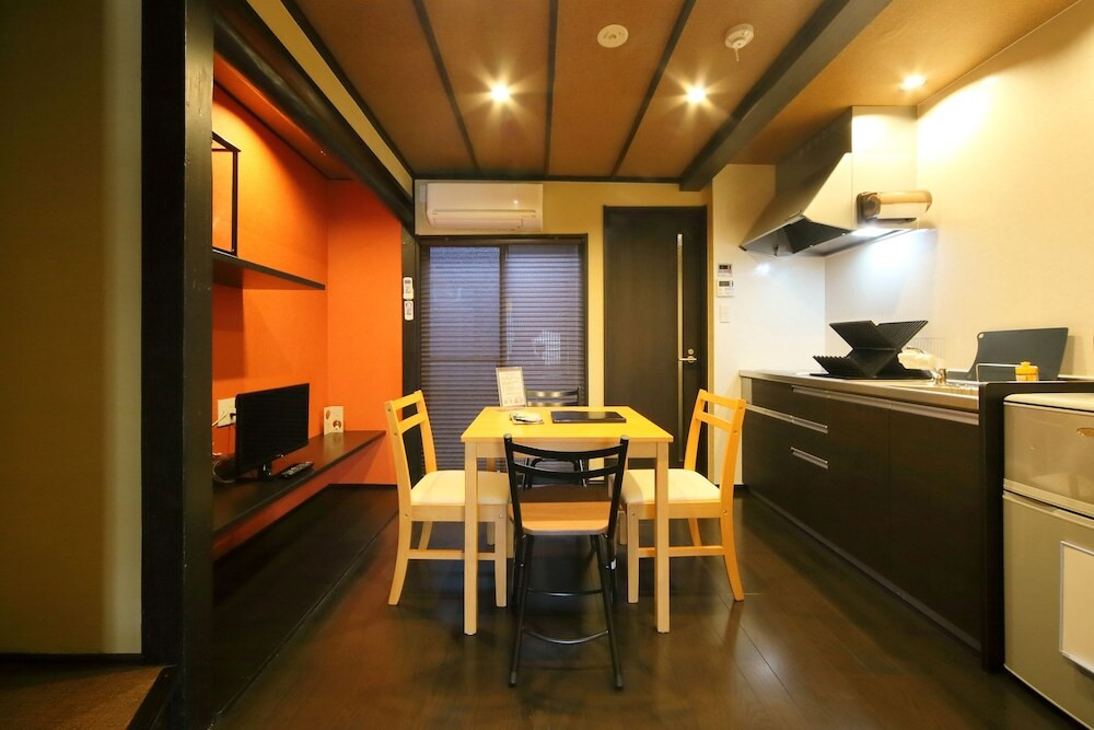 客室内のダイニングエリア