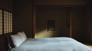 本館101:プライベートガーデン付デラックス クイーンベッド