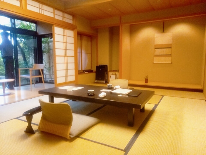 「露天風呂付離れ特別室（スイートヴィラ）」は、家族やカップルでプライベートな時間が過ごしたいときに