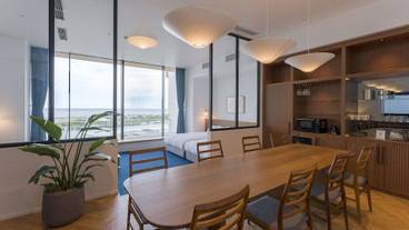 客室内のダイニングエリア / 23