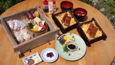 旅館のお食事処 / 21