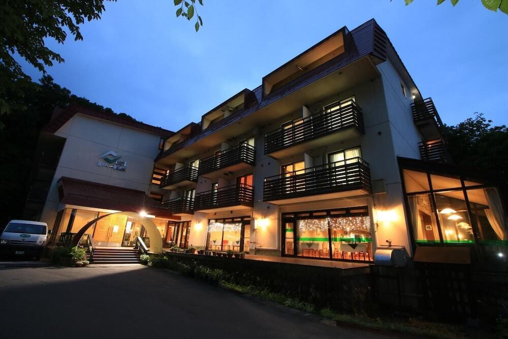 地元の食と温泉を楽しむリゾートホテル3654224