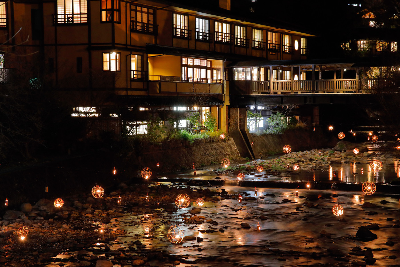 冬の黒川温泉　ライトアップ　湯あかり