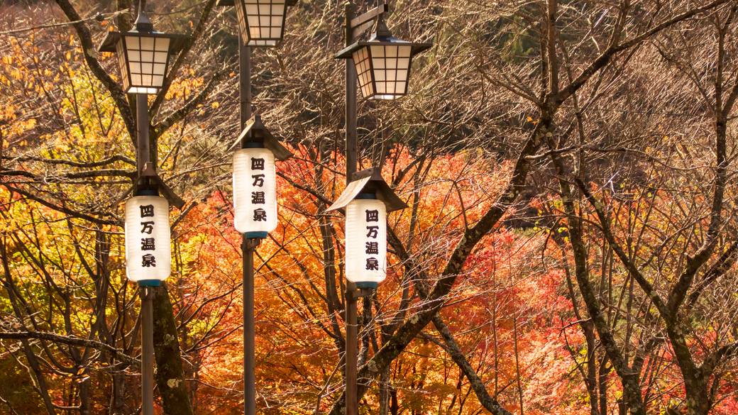 有名旅館「積善館」で
記念撮影を♪ / 2