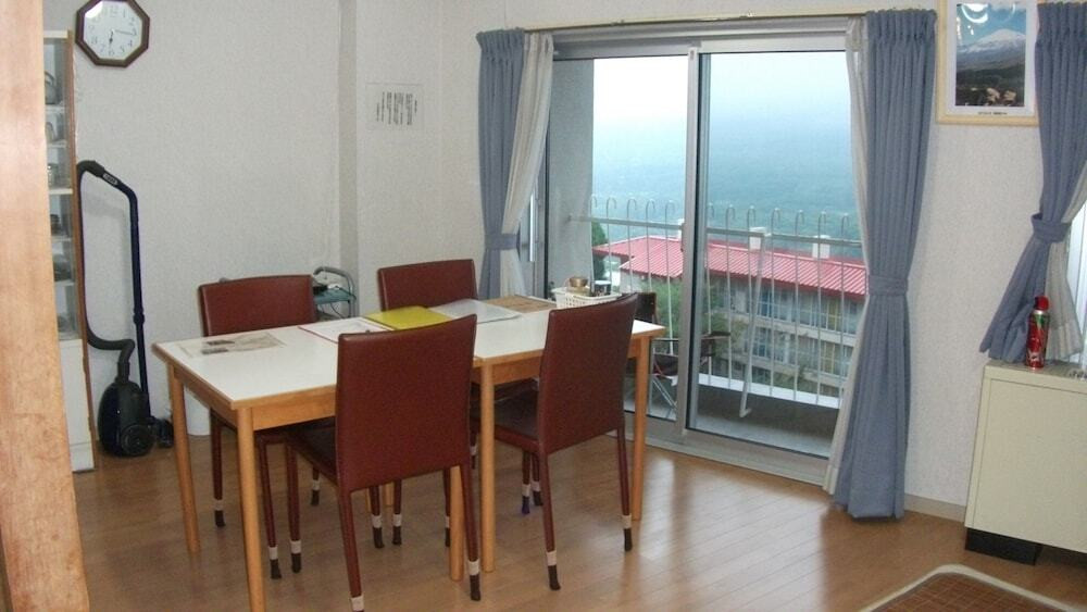 客室内のダイニングエリア