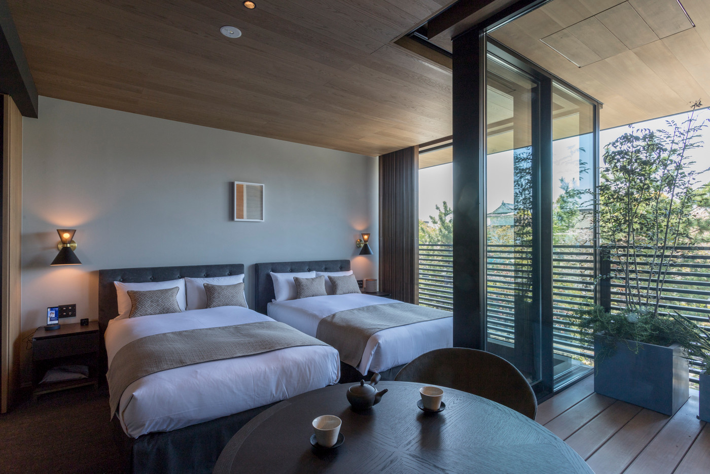 世界遺産の「二条城」を間近に望む。内装や設備が洗練されていて快適4009764