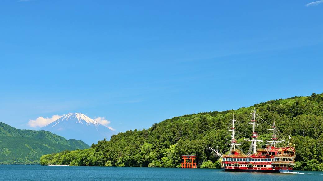 「箱根海賊船」で
子供も大はしゃぎ / 1