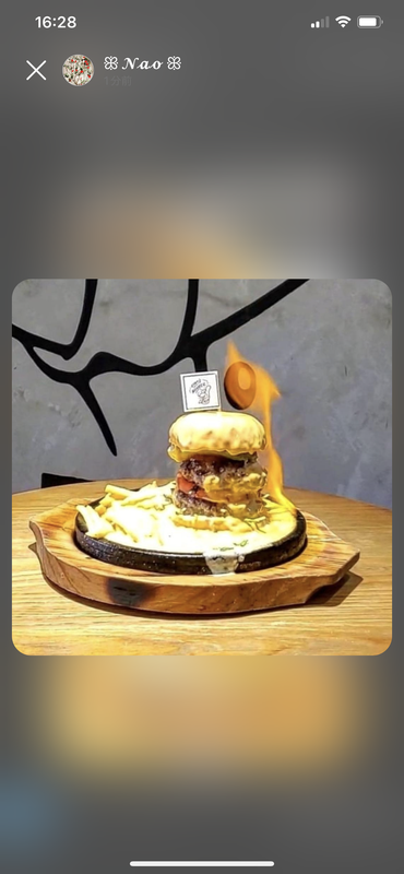 「アピッツバーガー」。名物の溶岩チーズバーガーが人気 / 1