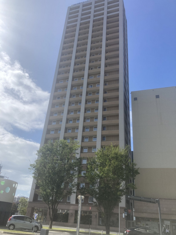 駅前の高層ホテル