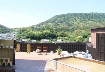 6. 昔ながらの和室でほっこりステイ「湯元八千代」3642561