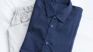 セミダブルルーム ダブルベッド1台 禁煙 無料軽朝食つき